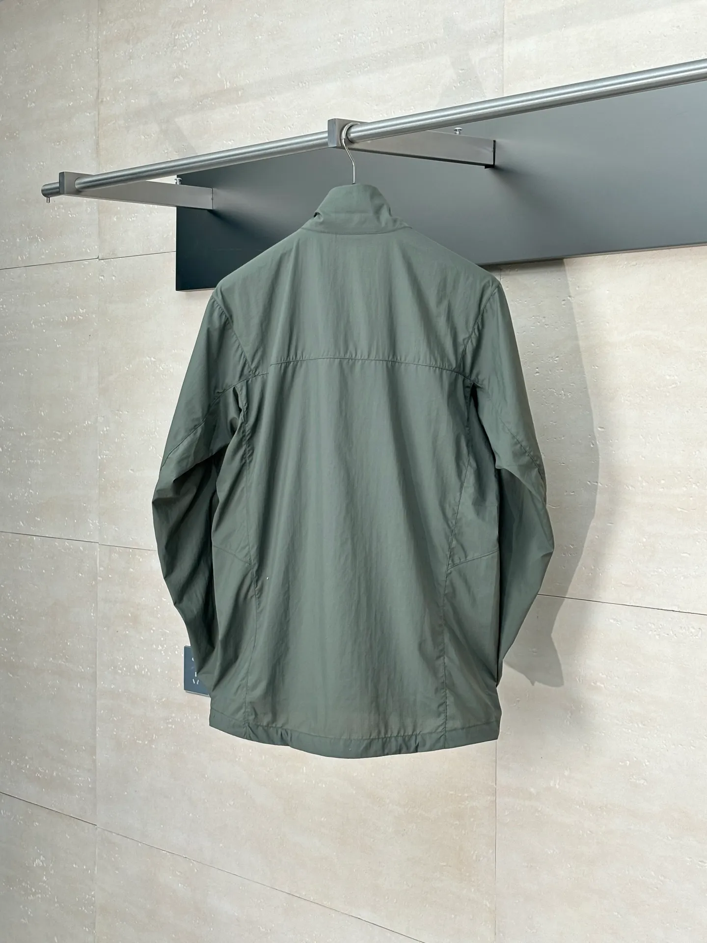 ARC‘TERY ， ， 。 ， 。 ，Squamish ， ， 。 ， ， ， 。 、 ，Arcteryx Squamish 。 Size：S/M/L/XL/XXL